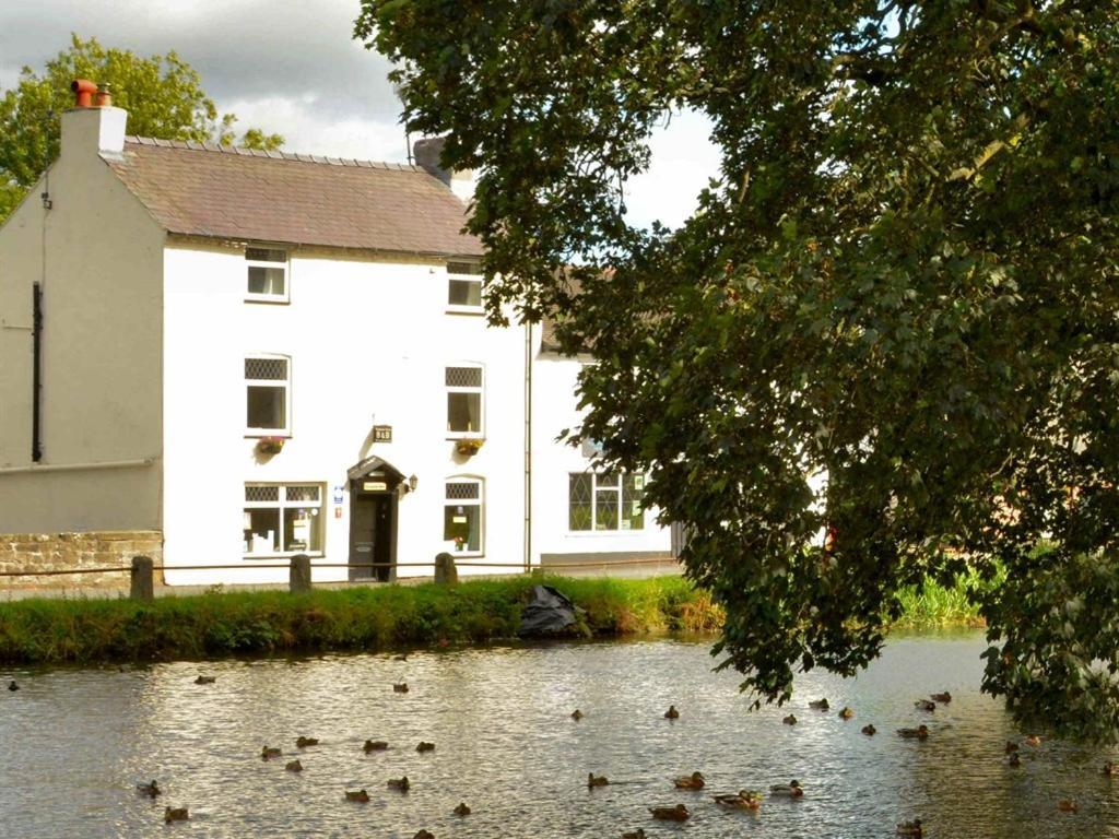 Отель Fitzwarine House Whittington Экстерьер фото