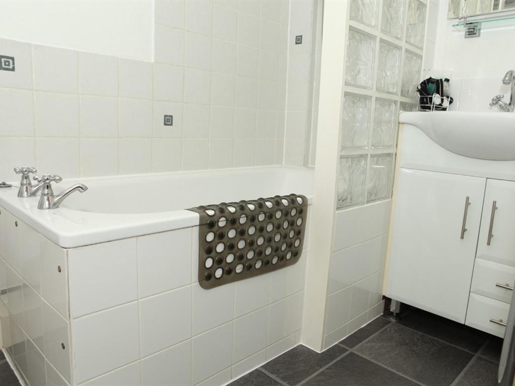 Отель Fitzwarine House Whittington Номер фото