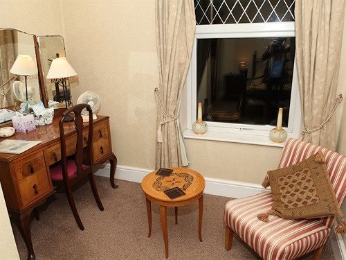 Отель Fitzwarine House Whittington Экстерьер фото